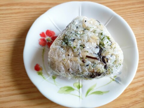 青海苔と塩昆布と黒ごまの醤油おにぎり